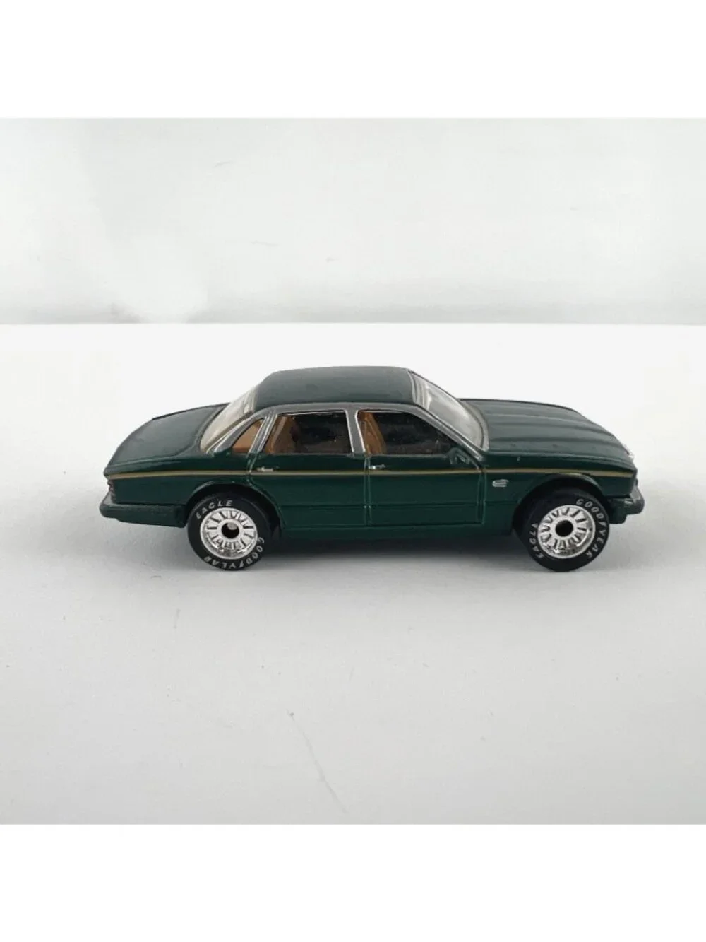 Vintage 1991 Matchbox Ultra Premiere Diecast 1:64 Jaguar XJ6 Dark Green Sedan NM